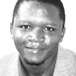 Joel Phiri 飾演 Solo