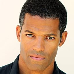 Benjamin Patterson 飾演 Skinny Teth Adam