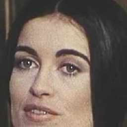 Marie Henriau 飾演 Le chef de service