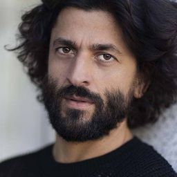 Gianni Rosato 飾演 Padre Nicolas