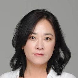 Lee Sun-Ju 飾演 Jin-seok's Mother