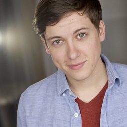 Spencer Curnutt 飾演 Peter Cameron