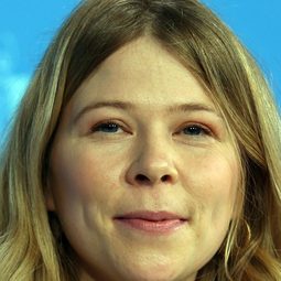 India Hair 飾演 Angélique