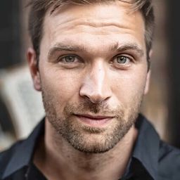 Jordan Sawyer 飾演 Gary