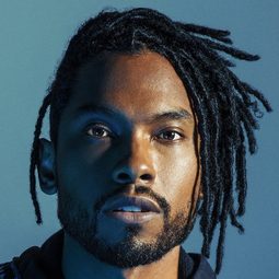 米格爾 飾演 Self