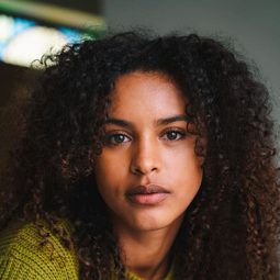 奇珊·威爾森 - 阿瑪菲豔陽天演員 飾演Nathalie