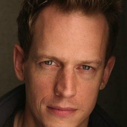 約翰·艾許 - 太空大哥大演員 飾演Young Jerry