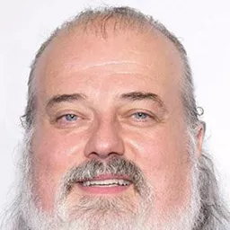 泰勒·邦奇 飾演 Louie (voice)