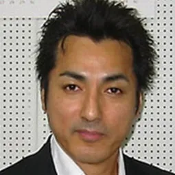 中山一也 飾演 Okada Izo