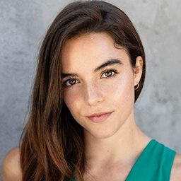 Naomi Frenette - 禁入墳場演員 飾演Upset Student