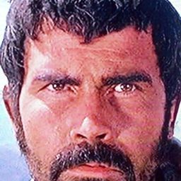 José Canalejas 飾演 White Bear