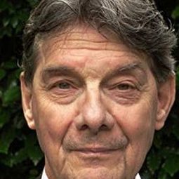 Paul Shelley 飾演 Persuasion