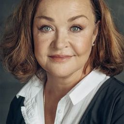 Natalya Pavlenkova 飾演 mother