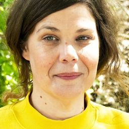 Emilie Incerti-Formentini - 迷失幸運兒演員 飾演Suzanne