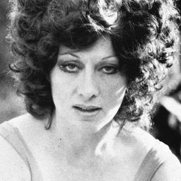 Liana Trouche 飾演 moglie di Dario