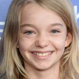 Shree Crooks 飾演 Stephanie