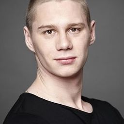 Timon Šturbej 飾演 Zele