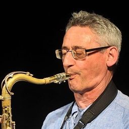 Tim Sanders - Eric Clapton - Live in Hyde Park演員 飾演Himself - Saxophone