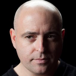 Ian Coppinger - 三傻鬧地球演員 飾演Mog (voice)