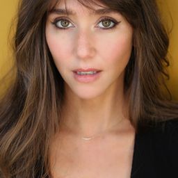 Patty Guggenheim - 脫單舞會演員 飾演Woman At Fountain