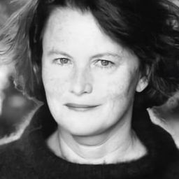 Maureen Bennett 飾演 Madame Bellrose