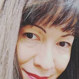 Julia Katharine 飾演 