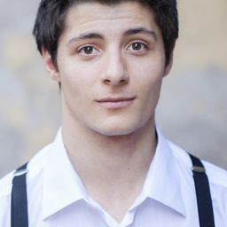 Davide Campagna 飾演 Luciano