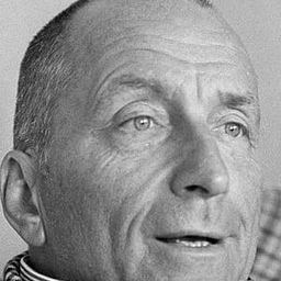 Bernard Lefort 飾演 Le préfet de police