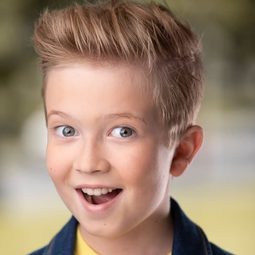 Matthew Lamb 飾演 Jackson