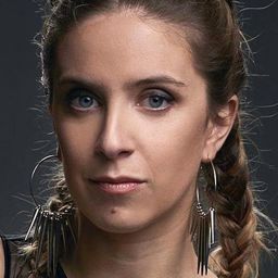 艾莉森·曼德爾 飾演 Consuelo