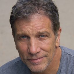 蓋瑞·哈德森 - 神秘復仇者演員 飾演Cole Grayson