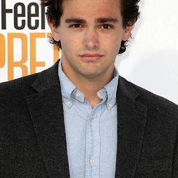 Dakota Lustick 飾演 Young Reed