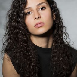 哈娜·查蒙 - 三千夜演員 飾演Fidaa