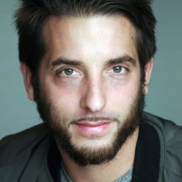 Adrien Ruiz 飾演 El Piripi