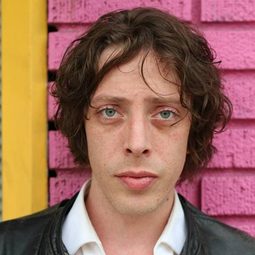 約書亞·伯格 飾演 Stubby Bill