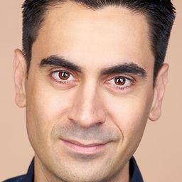 Ramiz Monsef 飾演 Dr. Kermani