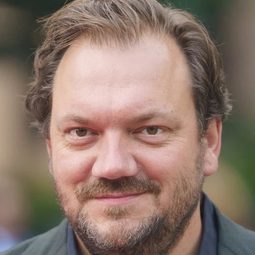 Charly Hübner - In jeder Sekunde演員 飾演Hübner