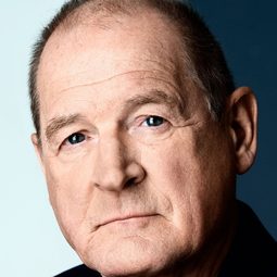 Burghart Klaußner - 夢幻足球課程演員 飾演Gustav Merfeld