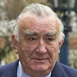 Michael Mates 飾演 Self