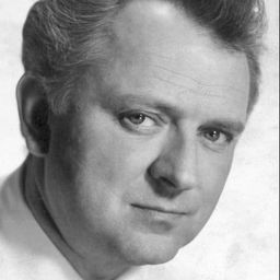 Bogdan Baer 飾演 Man at the Bar