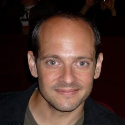 Jonathan Slavin 飾演 Puck