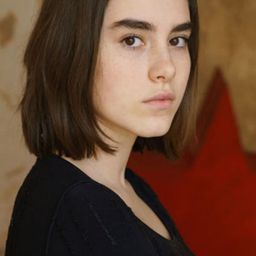 Alva Schäfer 飾演 Monet