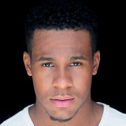 梅斯托·哈瑞爾 飾演 Young Hell