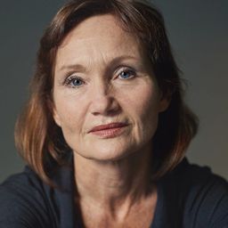 Barbara Schnitzler 飾演 Susanne