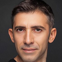 邁萊特·圖哈克 - Babamın Ceketi演員 飾演Ferhat