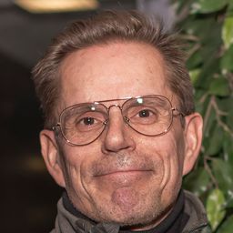 Taisto Oksanen 飾演 Alijoki