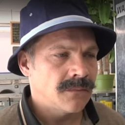 喬納森·艾維森 - 洛奇第五集：怒火龍拳演員 飾演Druggy