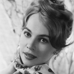 Leslie Caron 飾演 Katie Parker