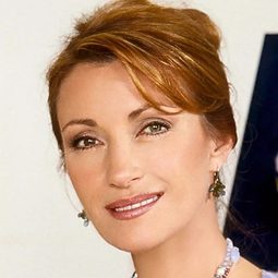 珍茜摩爾 飾演 Self