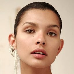 Livia Rangel 飾演 Andrea